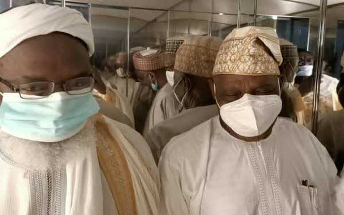 Obasanjo ya bi sahun Gumi, ya roki gwamnatin Buhari ta yafewa tubabbun 'yan bindiga Obasanjo ya bi sahun Gumi, ya roki gwamnatin Buhari ta yafewa tubabbun 'yan bindiga