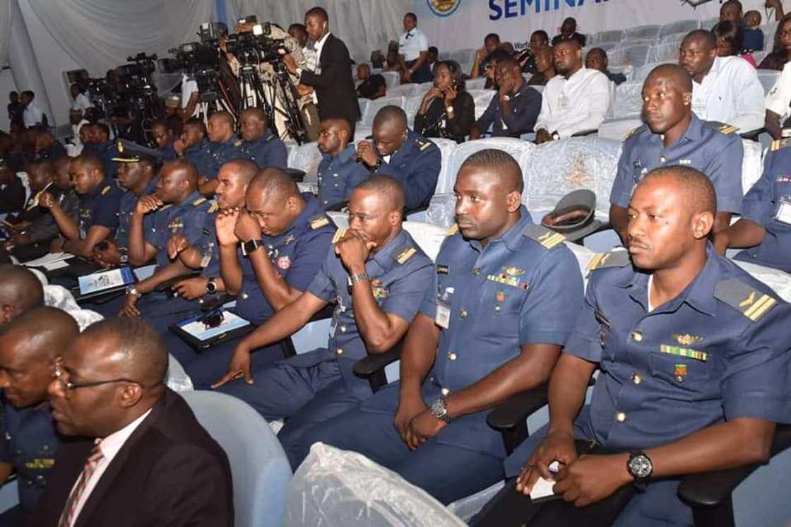 Ruwan wuta: Gwamnati ta sayi jiragen yaki 30, masu saukar angulu 6 domin yakan Boko Haram Ruwan wuta: Gwamnati ta sayi jiragen yaki 30, masu saukar angulu 6 domin yakan Boko Haram