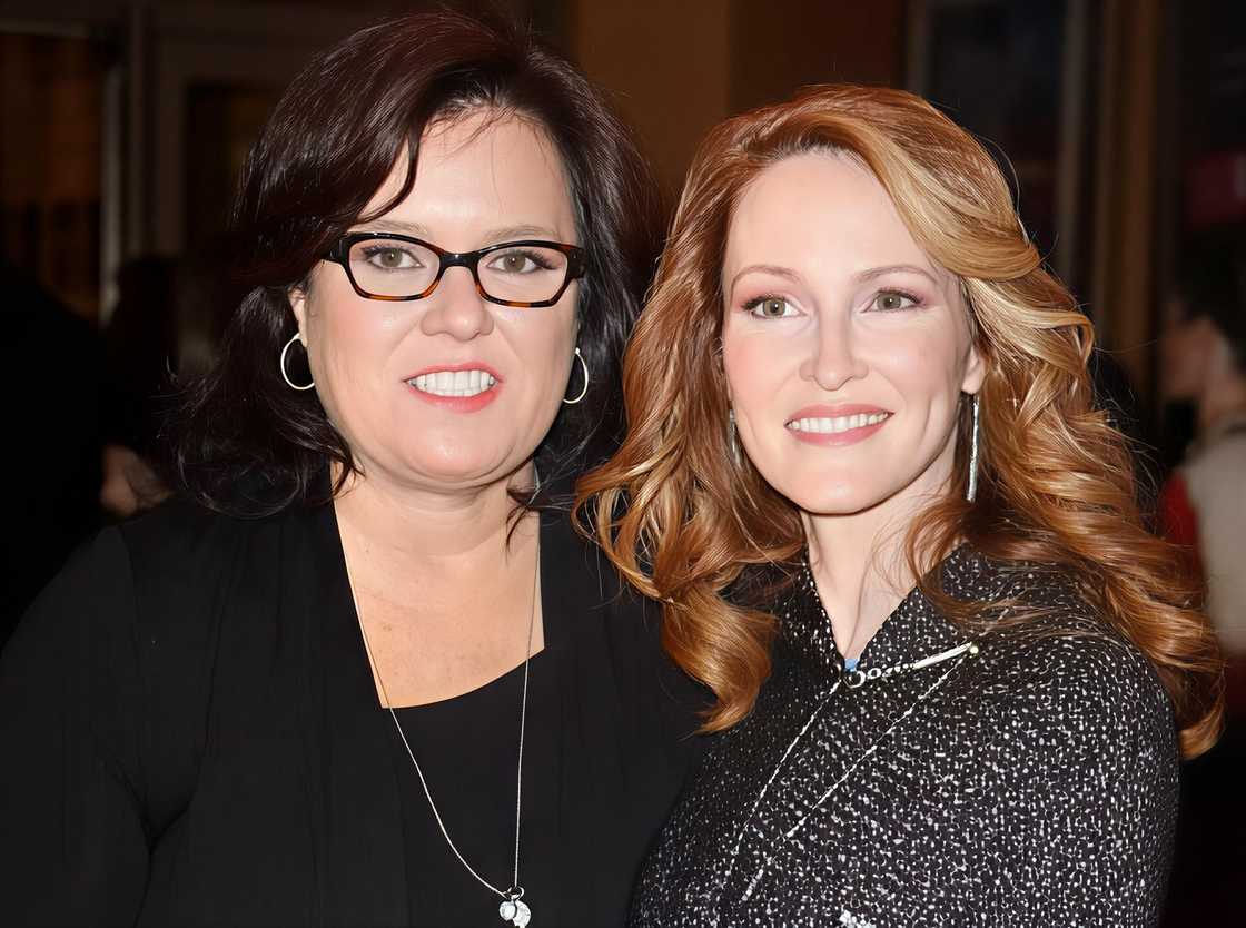 Rosie O'Donnell andMichelle Rounds pose during a Broadway opening night