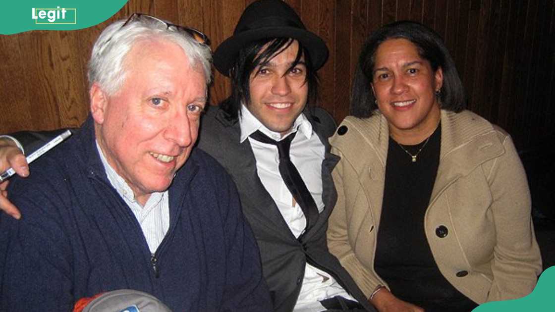 Pete Wentz relaxing with his parents