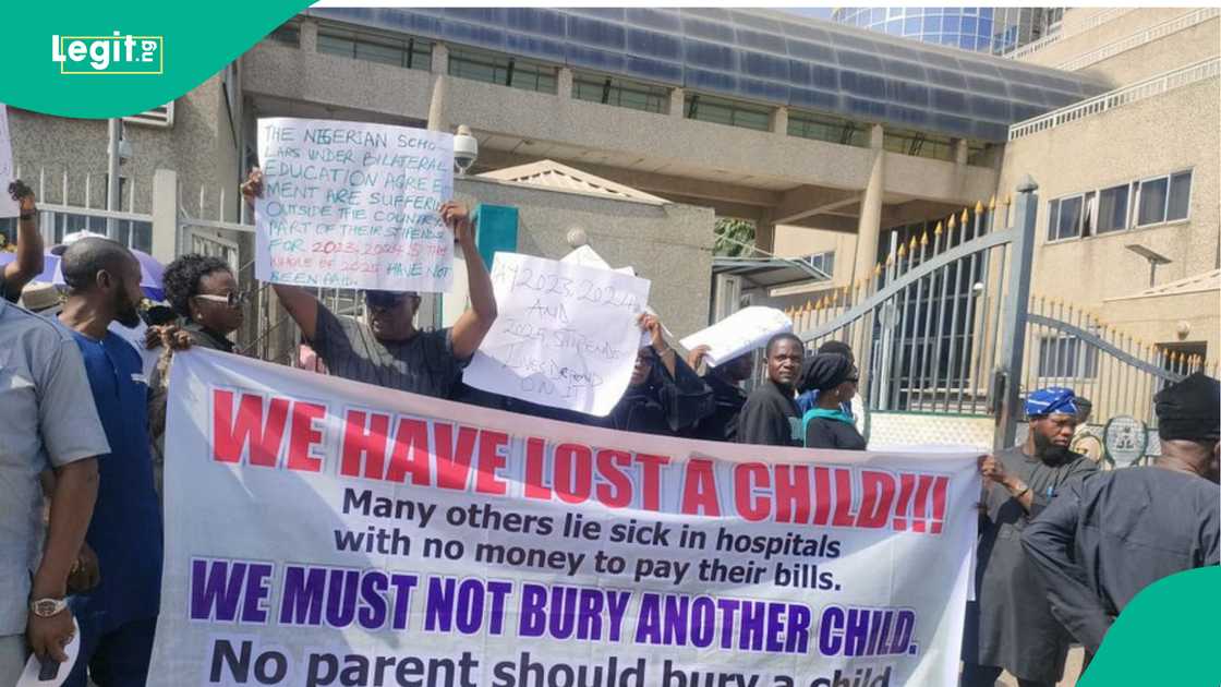 Nigerian scholars' parents protest nonpayment of allowances by the FG, lament homelessness.