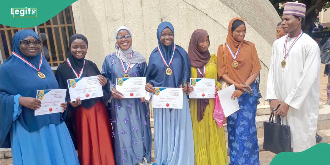 UI Muslim students. First class grade. UI Muslim students. First class grade.
