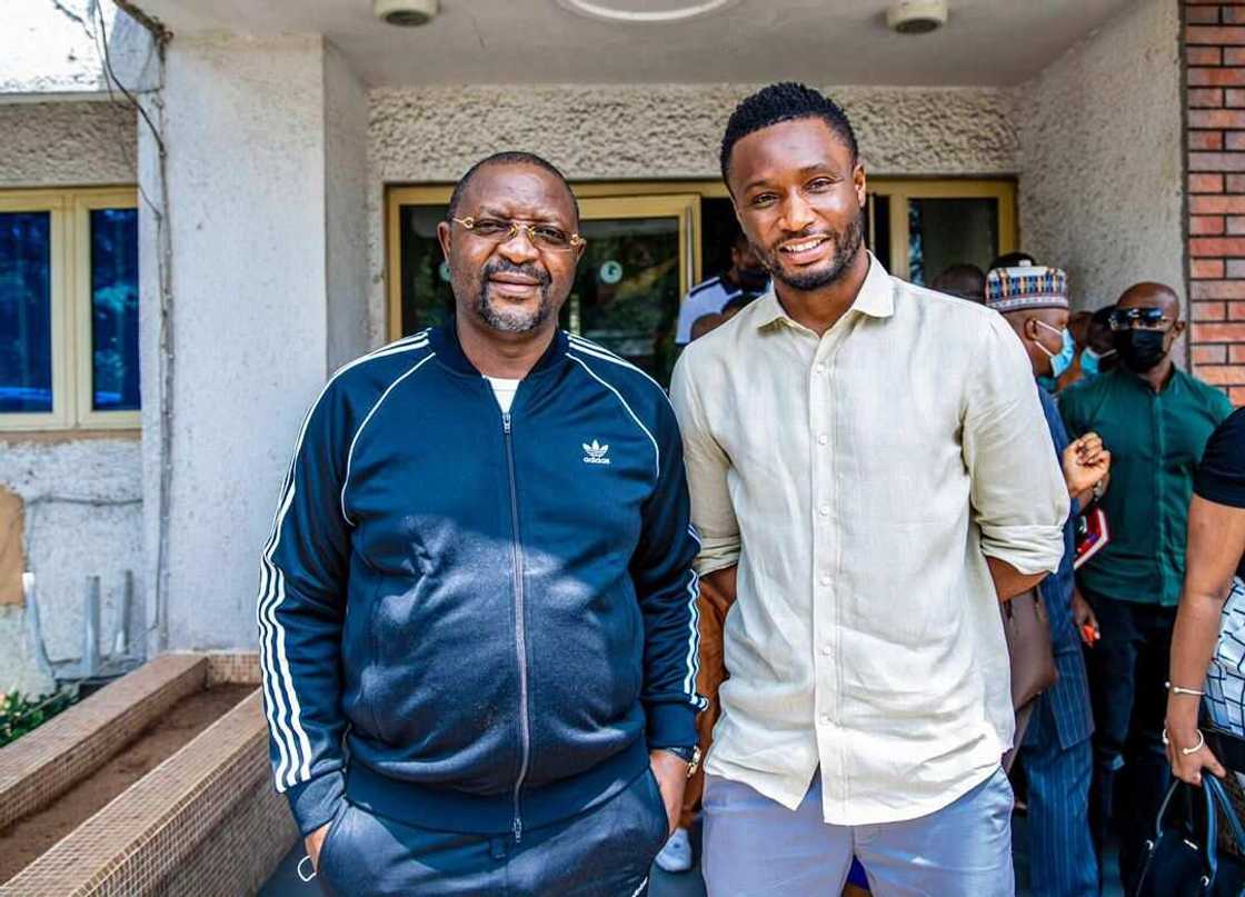 Minista tare da Mikel Obi Minista tare da Mikel Obi