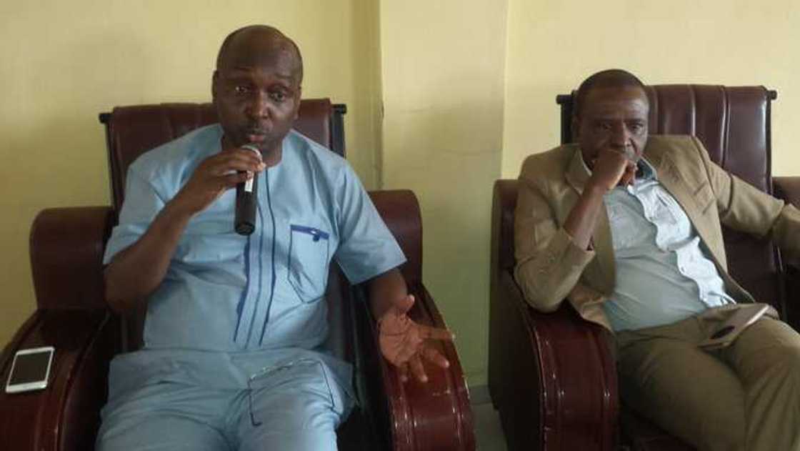 Oshiomole ya sayar da jam'iyyarmu, mara alkawari ne - Shugaban kungiyar gwamnonin APC Oshiomole ya sayar da jam'iyyarmu, mara alkawari ne - Shugaban kungiyar gwamnonin APC