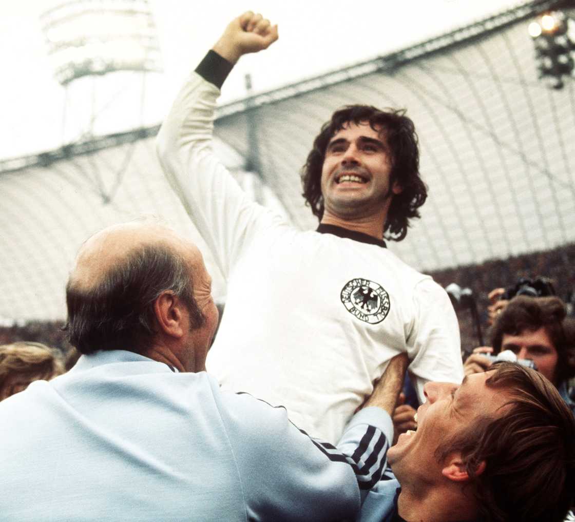 Which footballer has the most goals in the world? Which footballer has the most goals in the world?