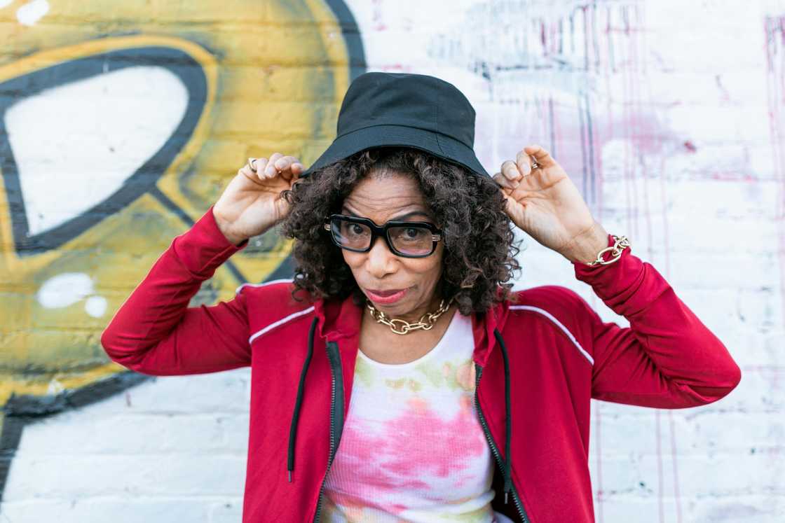 A woman in a marron jacket