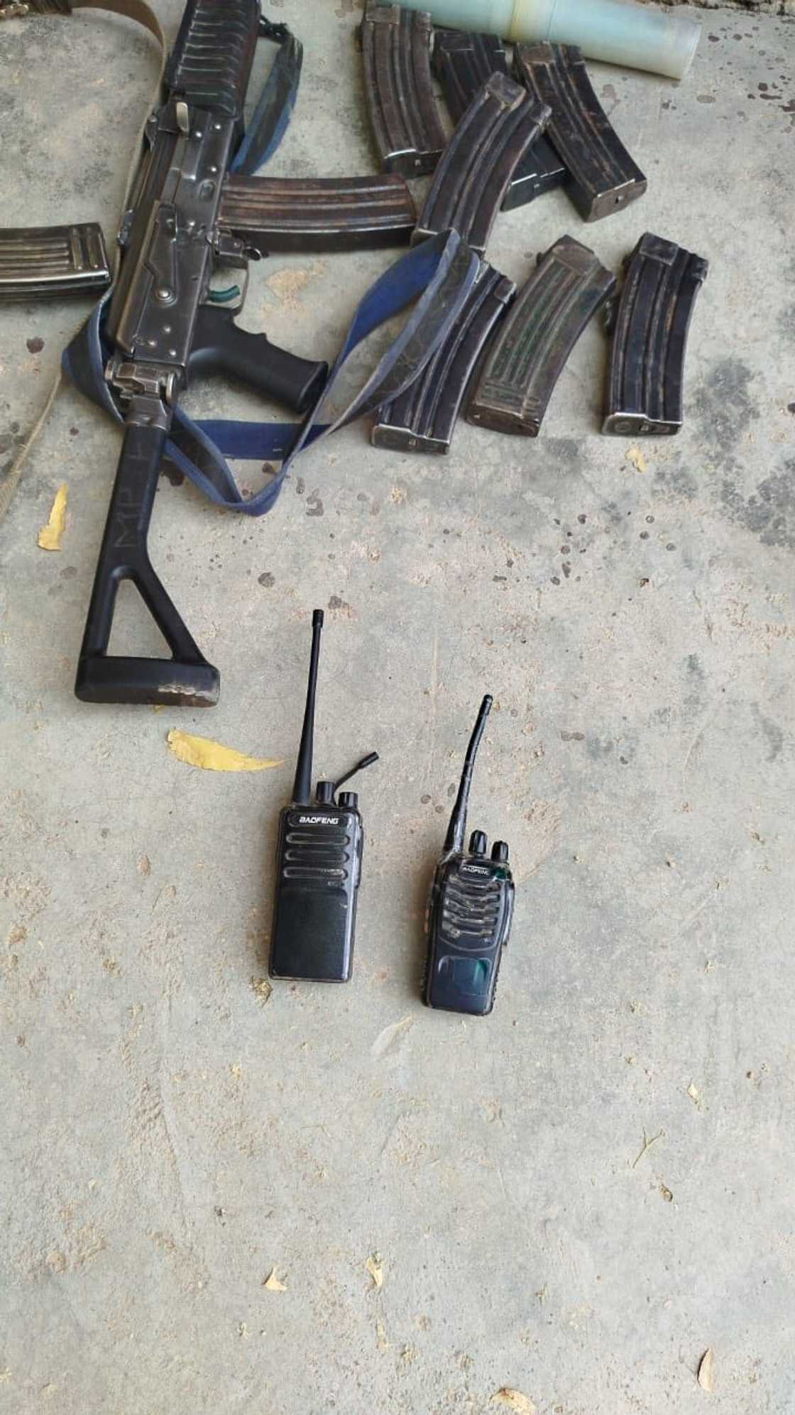 Kayan fadan Boko Haram da aka kwato Kayan fadan Boko Haram da aka kwato