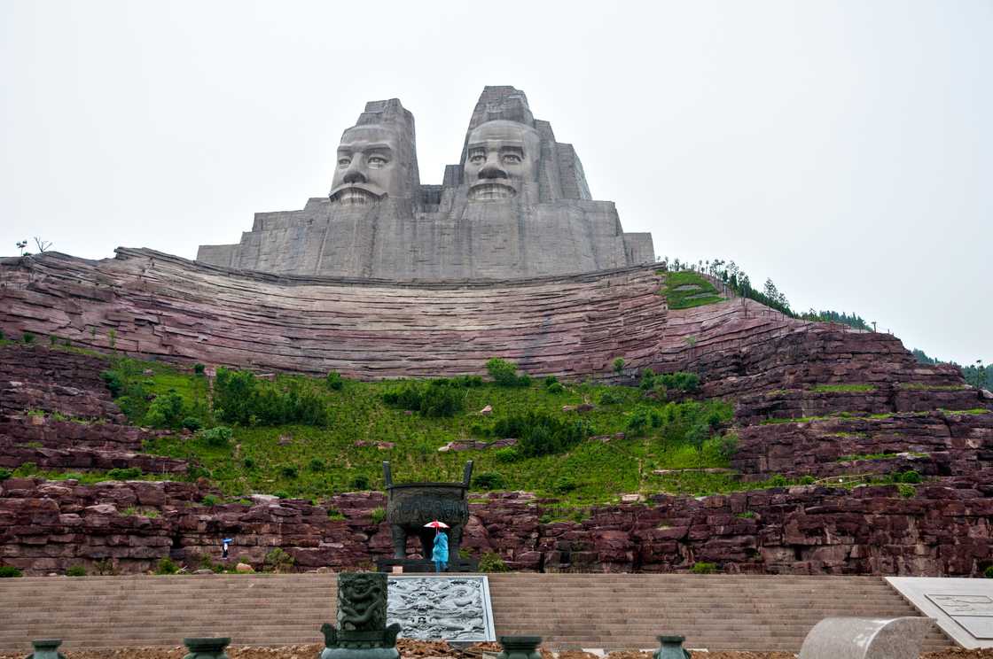 Emperors Yan and Huang Emperors Yan and Huang