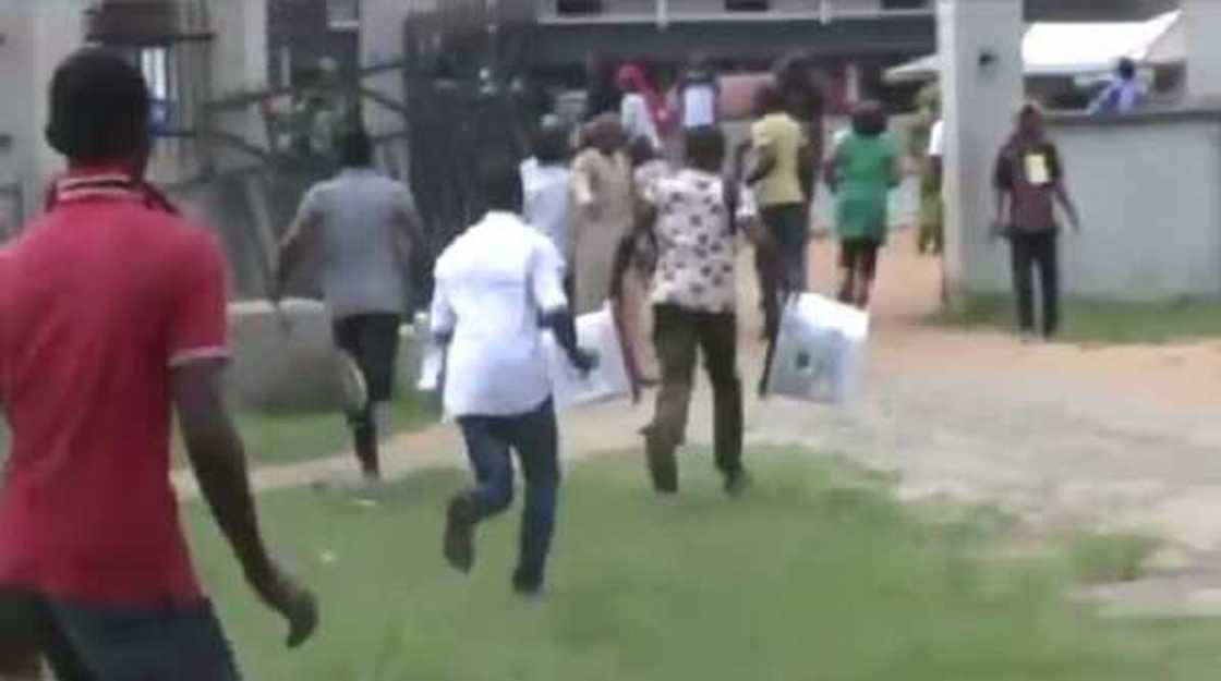 UK tana barazanar kwace kadarorin 'yan siyasar da za su yi magudi a zabukan Edo da Ondo UK tana barazanar kwace kadarorin 'yan siyasar da za su yi magudi a zabukan Edo da Ondo