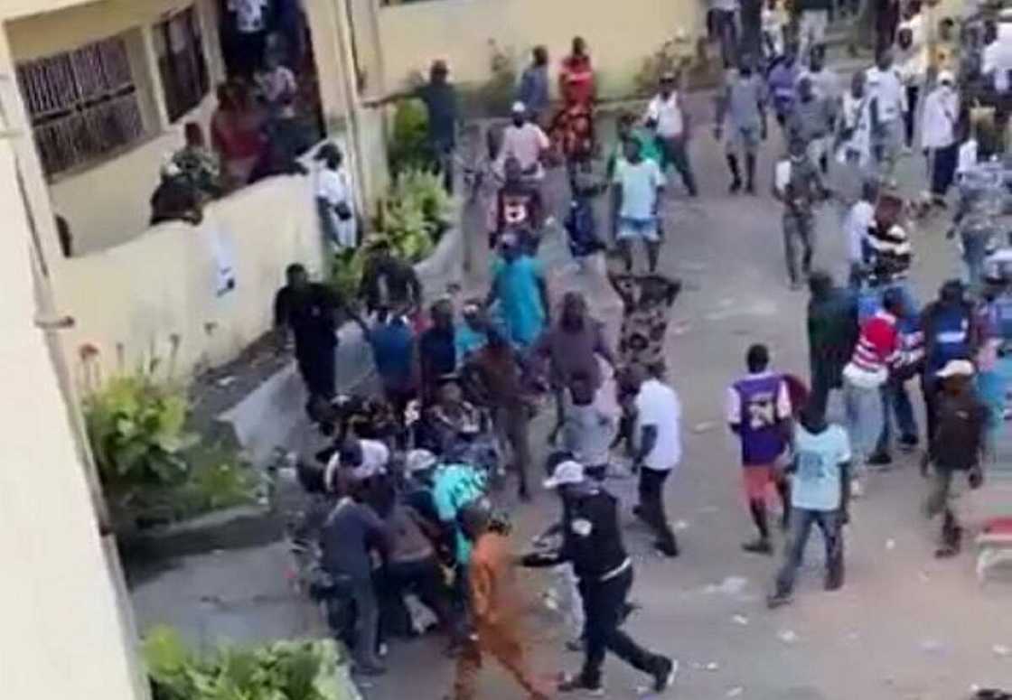 Zaben Fidda Gwani: An Kashe Mutum 2 Yayin Rikicin Da Ya Barke Bayan Sanar Da Sakamakon Zaben APC a Legas Zaben Fidda Gwani: An Kashe Mutum 2 Yayin Rikicin Da Ya Barke Bayan Sanar Da Sakamakon Zaben APC a Legas