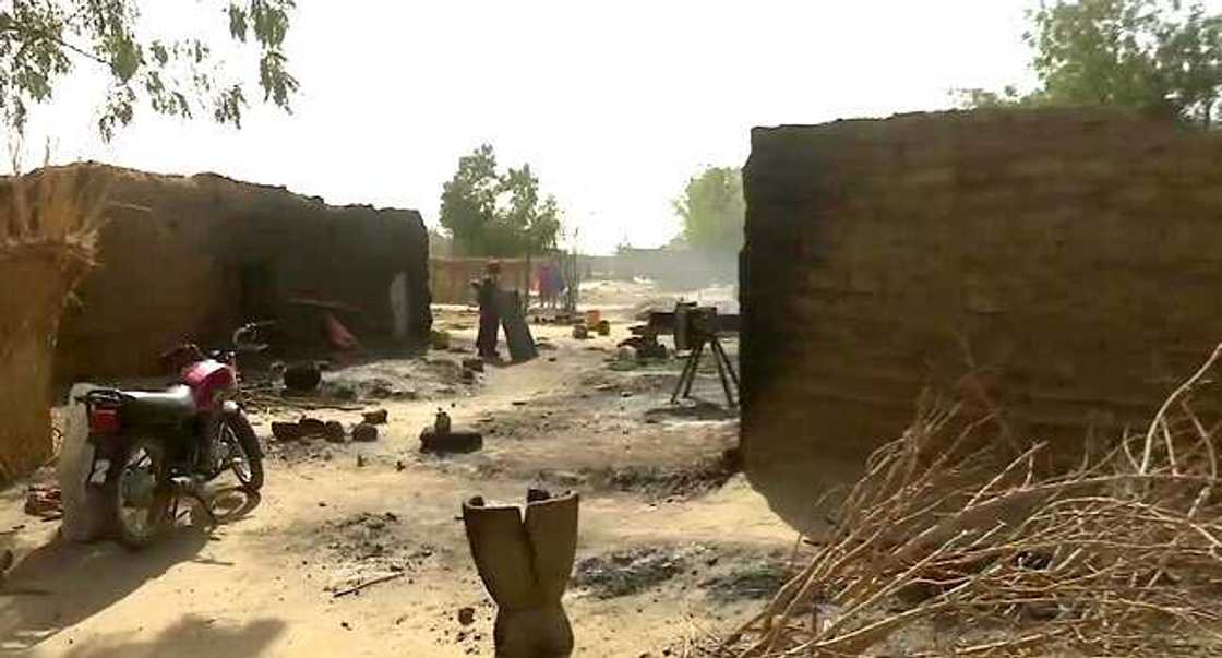 Da duminsa: Yan bindiga sun hallaka mutane 33 a Katsina Da duminsa: Yan bindiga sun hallaka mutane 33 a Katsina