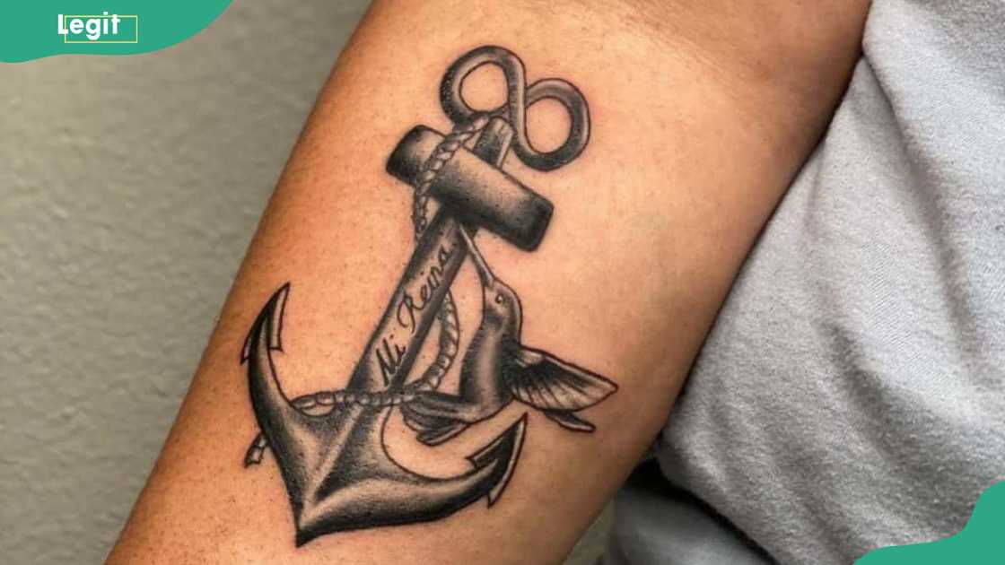 Hummingbird with an anchor design Hummingbird with an anchor design