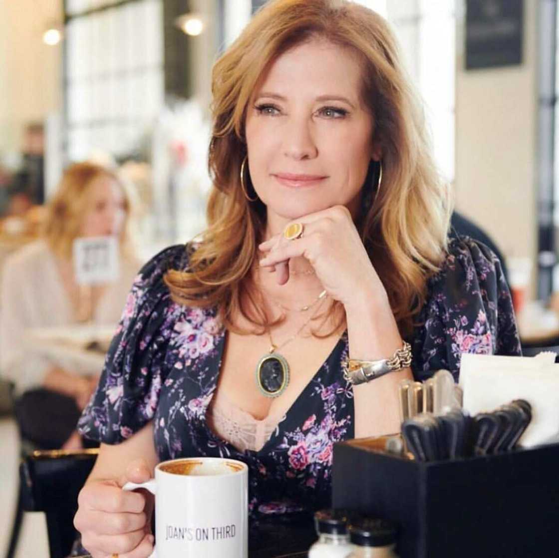 Nancy Travis Nancy Travis