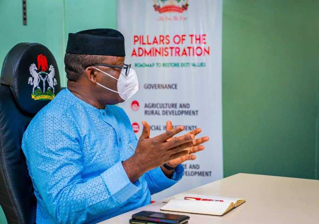 Fayemi ya ce ba a karrama wasu jarumai ba. Fayemi ya ce ba a karrama wasu jarumai ba.