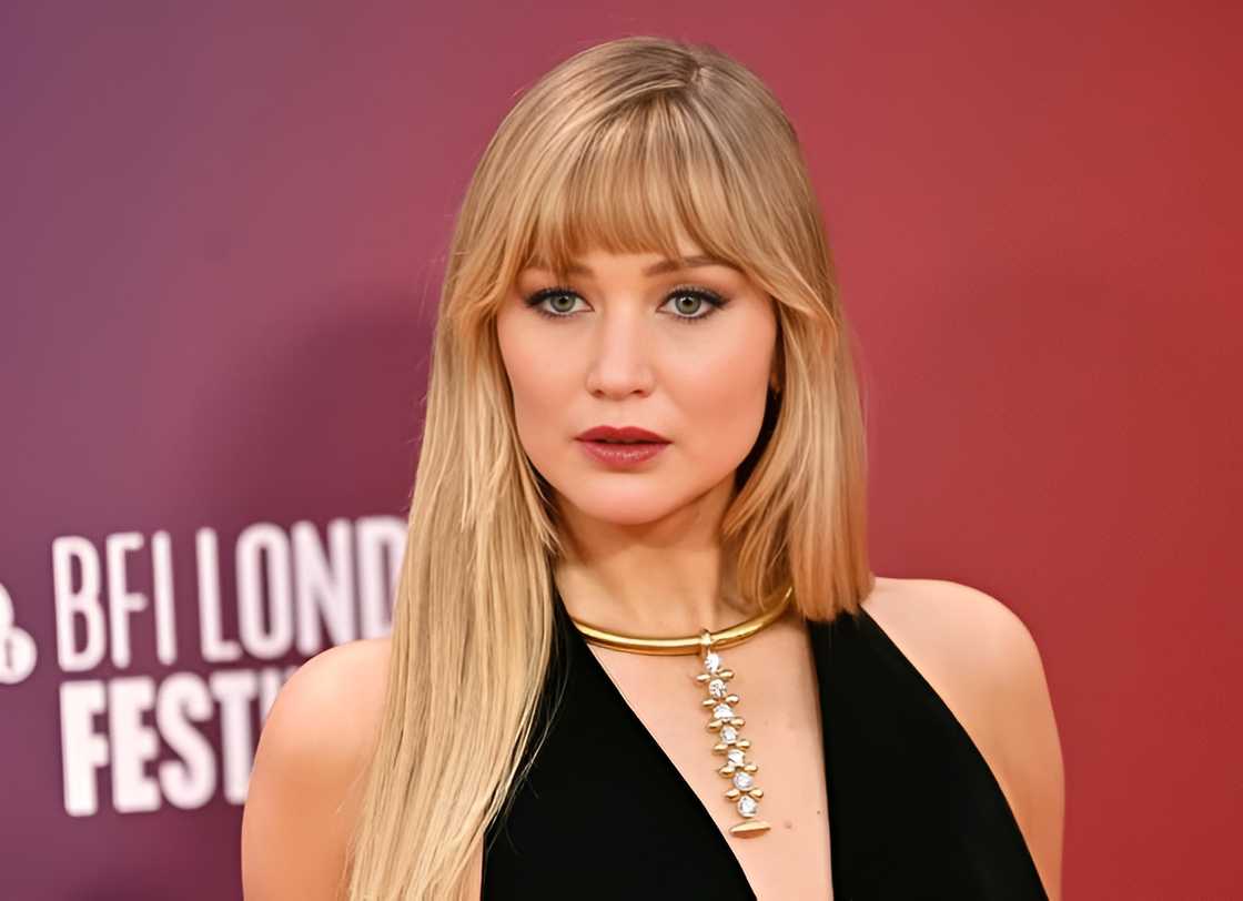 Jennifer Lawrence poses at the premiere of Die, My Love