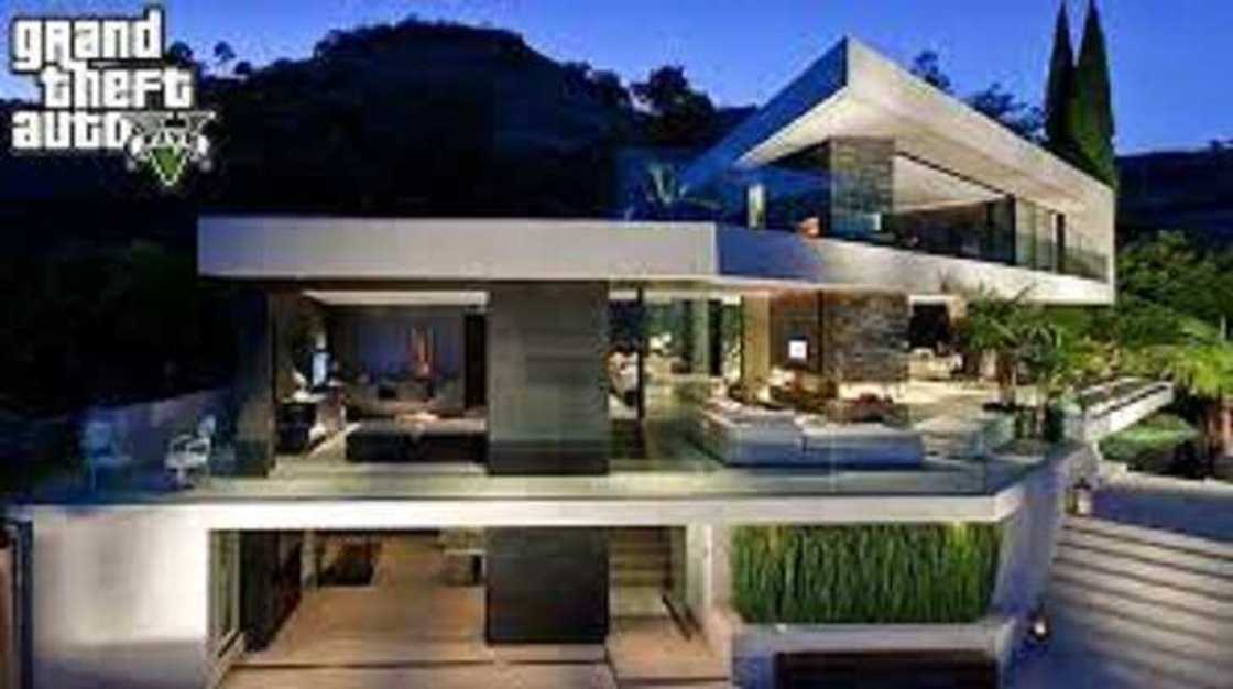 Aljannar duniya: Hotunan cikin katafaren gidan £45m na Ronaldo da motocin alfarma Aljannar duniya: Hotunan cikin katafaren gidan £45m na Ronaldo da motocin alfarma