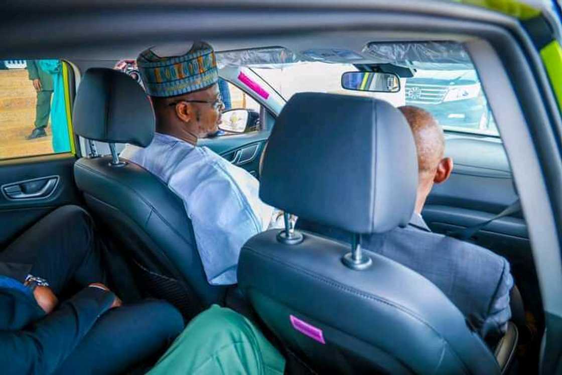 Farfesa Pantami ya gwada mota mai amfani da wutar lantarki Farfesa Pantami ya gwada mota mai amfani da wutar lantarki