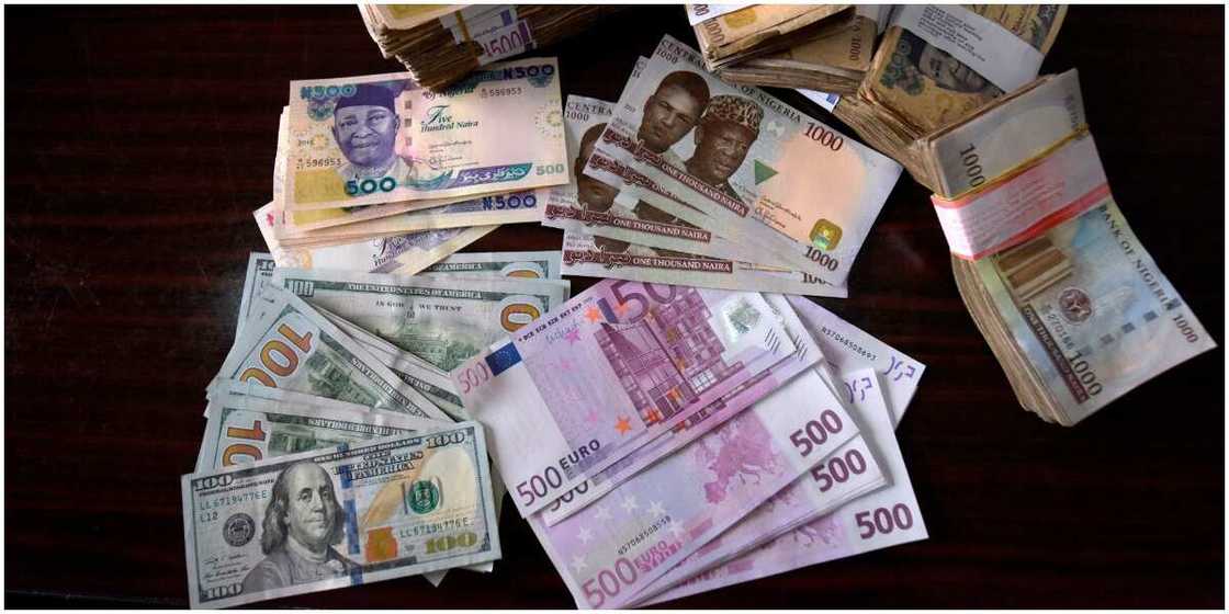 Naira Remains Weak Against Dollar, Sells at N700 For a Pound