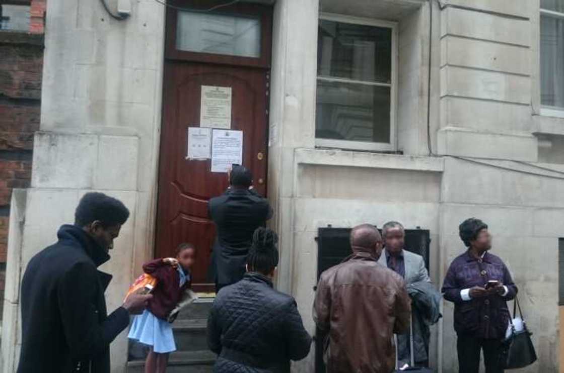 An kori mutum 50 daga ofishin jakadancin Najeriya a Ingila, ko me yayi zafi? An kori mutum 50 daga ofishin jakadancin Najeriya a Ingila, ko me yayi zafi?