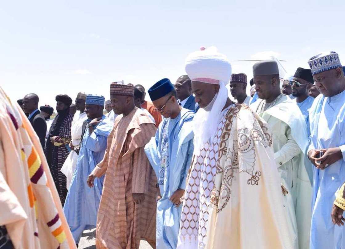 Cika alkawari: El-Rufai ya kaiwa Sarkin Gombe ziyarar 'ban-gajiya' (Hotuna) Cika alkawari: El-Rufai ya kaiwa Sarkin Gombe ziyarar 'ban-gajiya' (Hotuna)