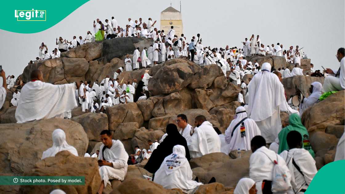 Muslims climb Mount Arafah Muslims climb Mount Arafah