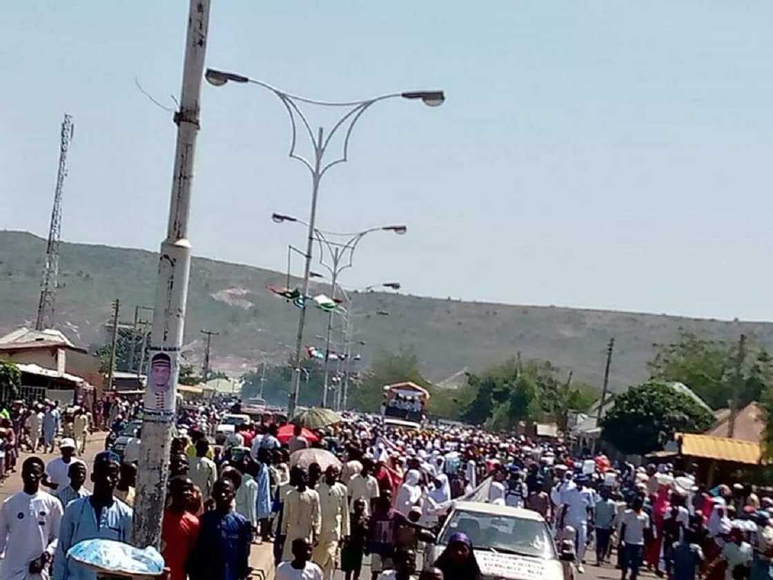 Hotunan yadda aka gudanar da shagalin bikin Maulidi a wasu jihohin Najeriya Hotunan yadda aka gudanar da shagalin bikin Maulidi a wasu jihohin Najeriya
