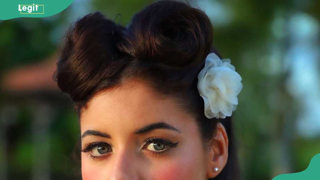 Victorian rolls with a floral accent Victorian rolls with a floral accent