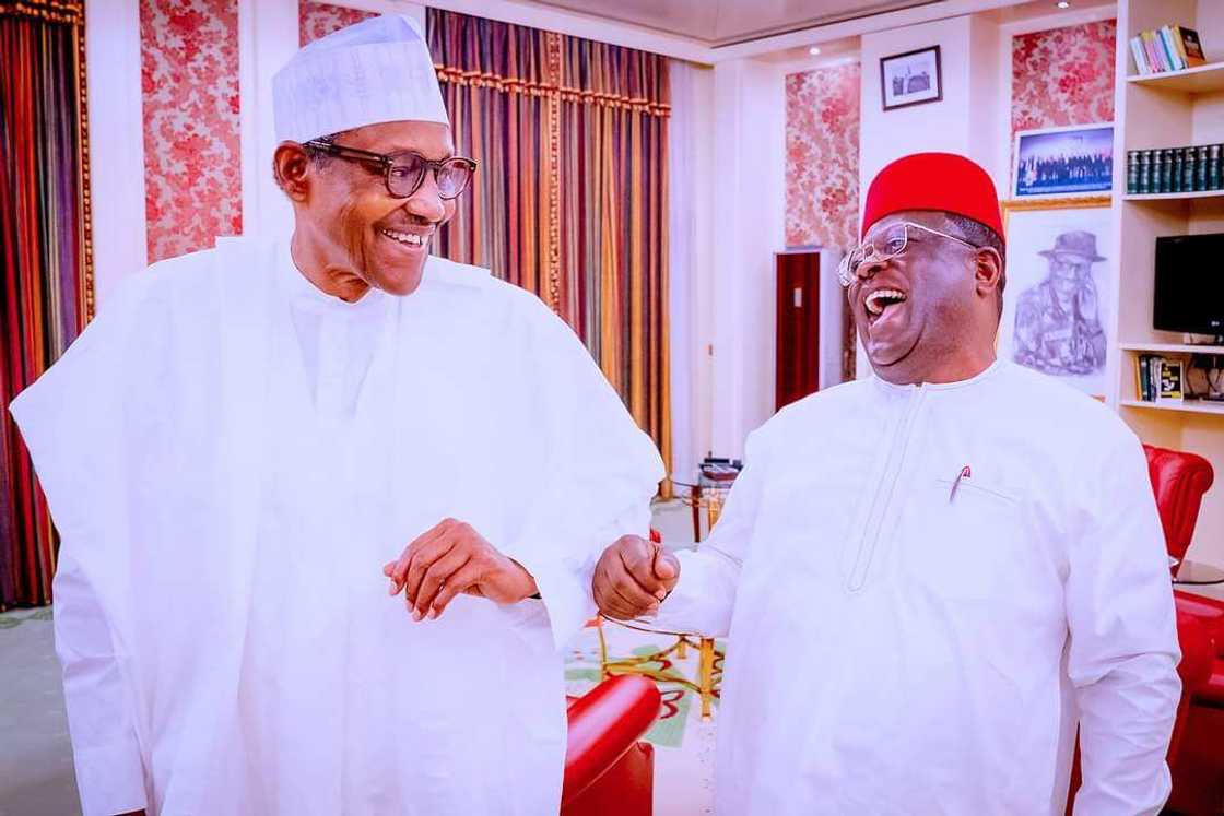 Shugaba Buhari tare da gwamna Umahi.