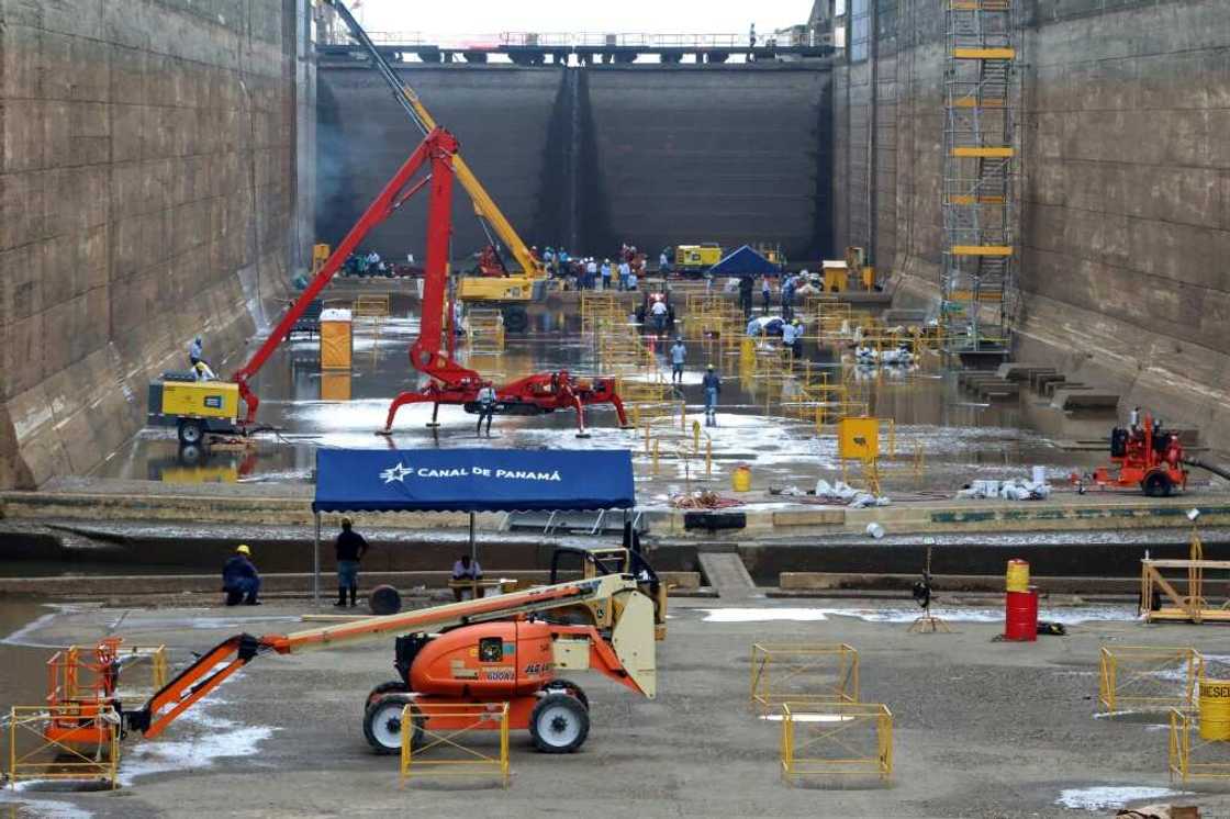 Workers perform maintenance in one of the chambers of the Pedro Miguel locks of the Panama Canal, not far from Panama City, on May 12, 2023 Workers perform maintenance in one of the chambers of the Pedro Miguel locks of the Panama Canal, not far from Panama City, on May 12, 2023