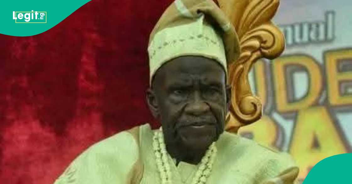 Oba Shefiu Ọlatunji Adewale. Oba Shefiu Ọlatunji Adewale.