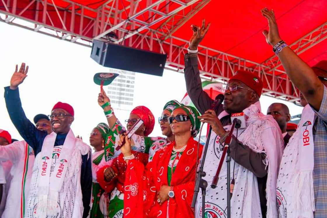 Atiku yayin yakin zaben sa a jihar Delta Atiku yayin yakin zaben sa a jihar Delta