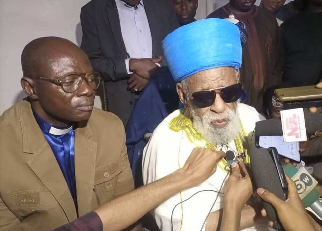Sheikh Dahiru Bauchi ya yi buda-baki da tawagar fastocin jihohi 19 na arewa Sheikh Dahiru Bauchi ya yi buda-baki da tawagar fastocin jihohi 19 na arewa