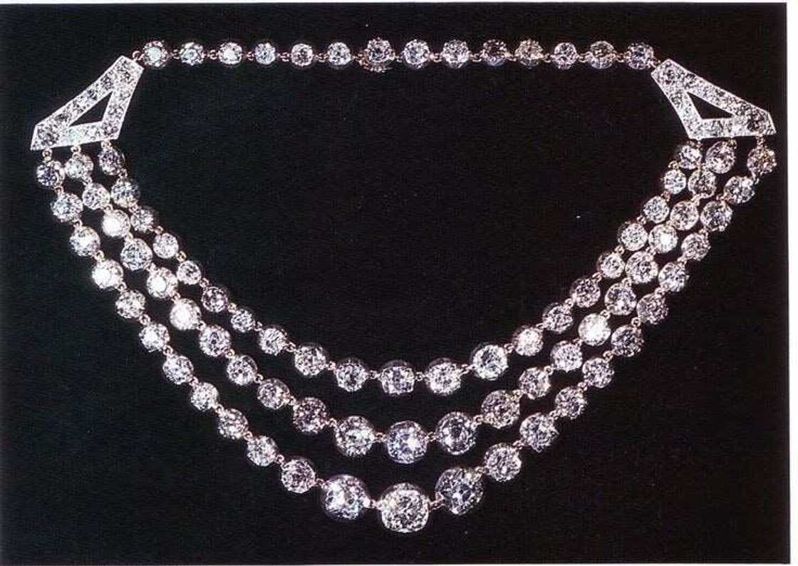 4 of Queen Elizabeth II’s Impressive Diamond Jewels She Loves the Most 4 of Queen Elizabeth II’s Impressive Diamond Jewels She Loves the Most