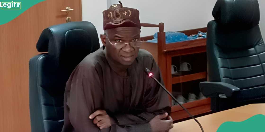 Fashola reacts to street renaming controversy in Lagos Fashola reacts to street renaming controversy in Lagos