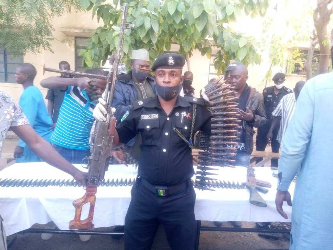 Katsina: 'Yan sanda sun yi caraf da Haruna Yusuf, jagoran safarar bindigu daga Nijar (Hoto) Katsina: 'Yan sanda sun yi caraf da Haruna Yusuf, jagoran safarar bindigu daga Nijar (Hoto)