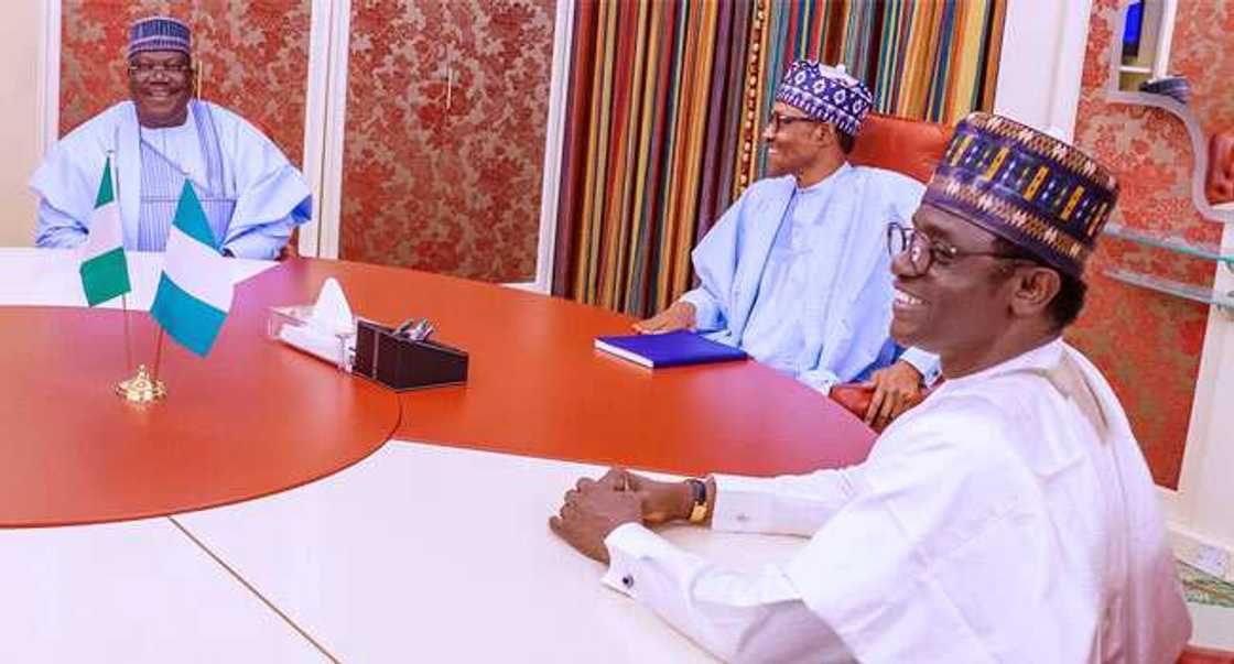 Buhari ya karba bakuncin shugaban majalisar dattija da gwamnan jihar Yobe (Hotuna) Buhari ya karba bakuncin shugaban majalisar dattija da gwamnan jihar Yobe (Hotuna)