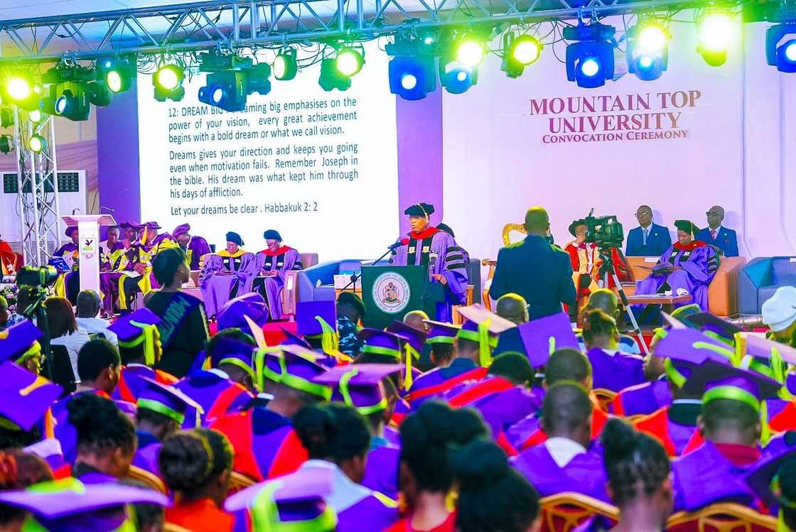 Gwamna Umo Eno na Akwa Ibom Gwamna Umo Eno na Akwa Ibom