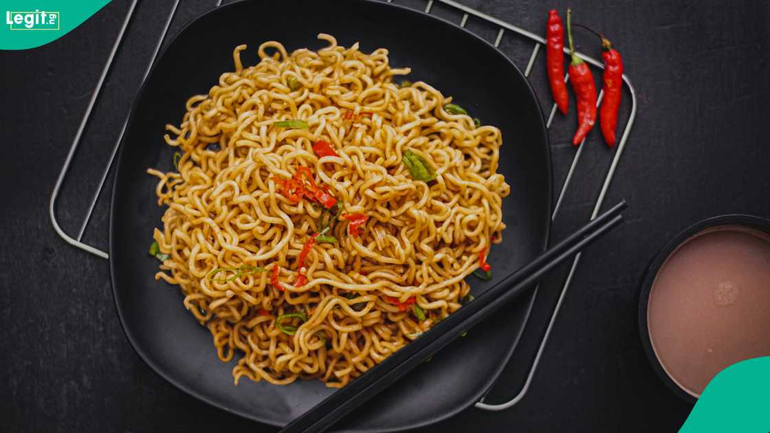 A lady defends herself as a man posted her for bashing him about food. A lady defends herself as a man posted her for bashing him about food.