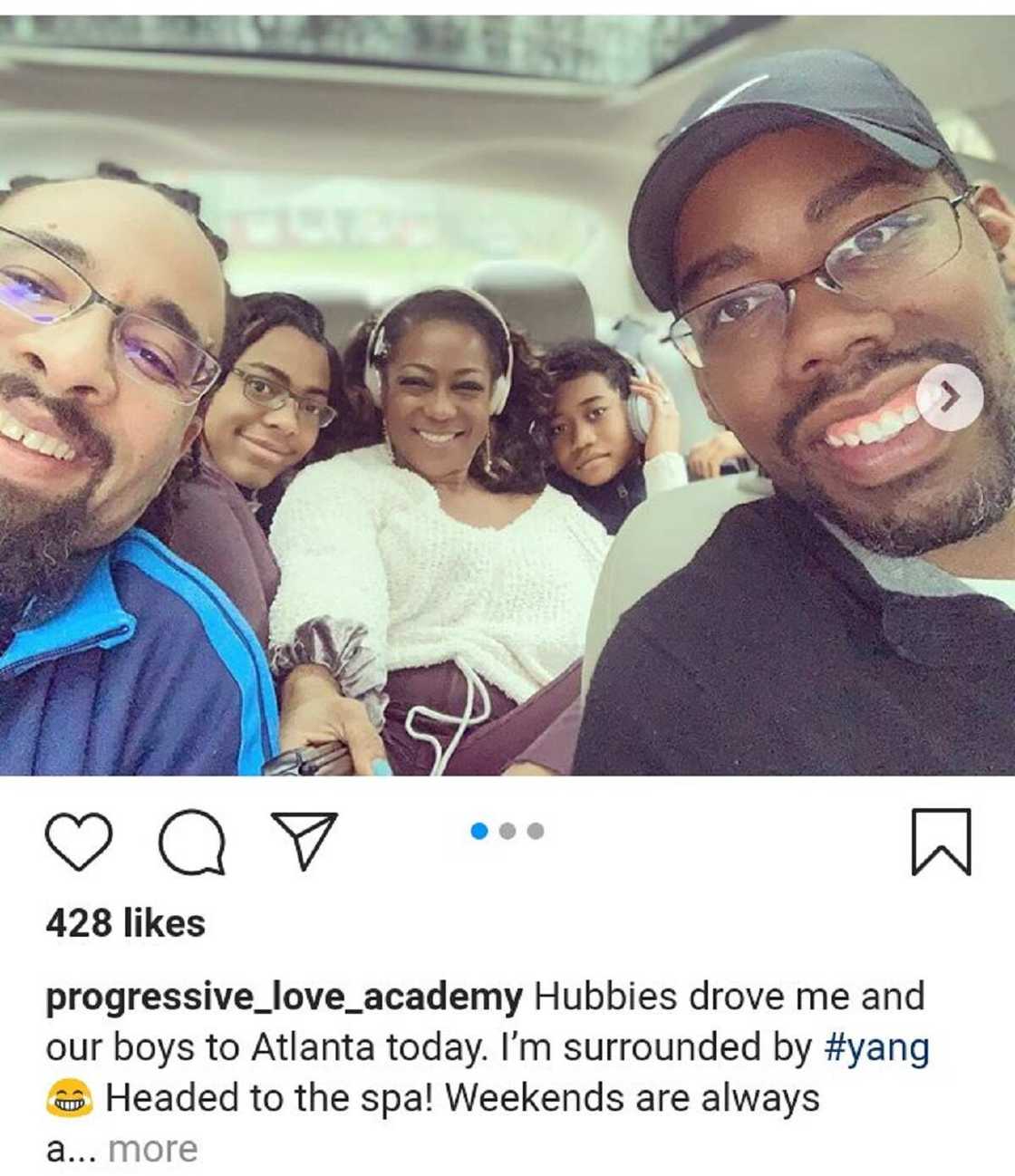 Hotunan wata mata da ta auri maza biyu kuma suke zaune gida daya Hotunan wata mata da ta auri maza biyu kuma suke zaune gida daya