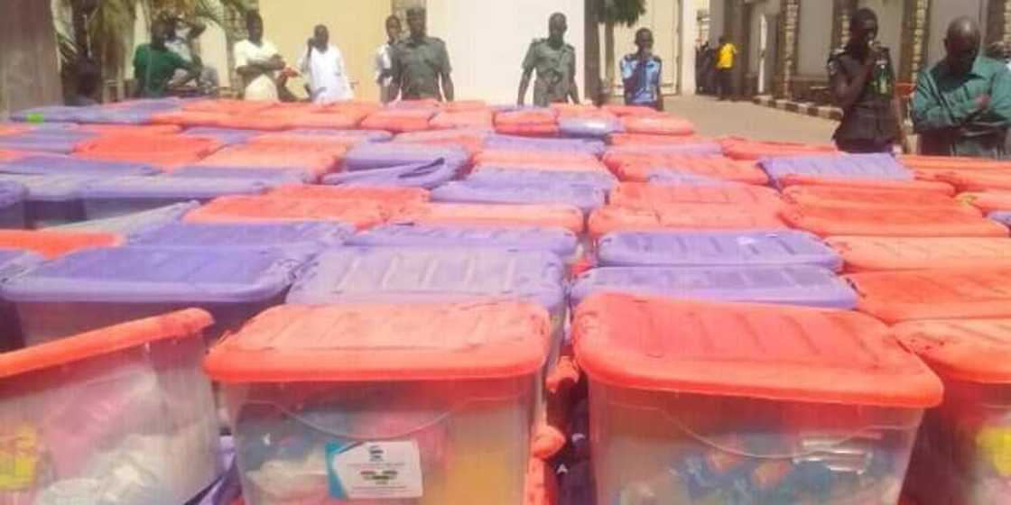 Goje ya fara rabon kayan abinci Goje ya fara rabon kayan abinci