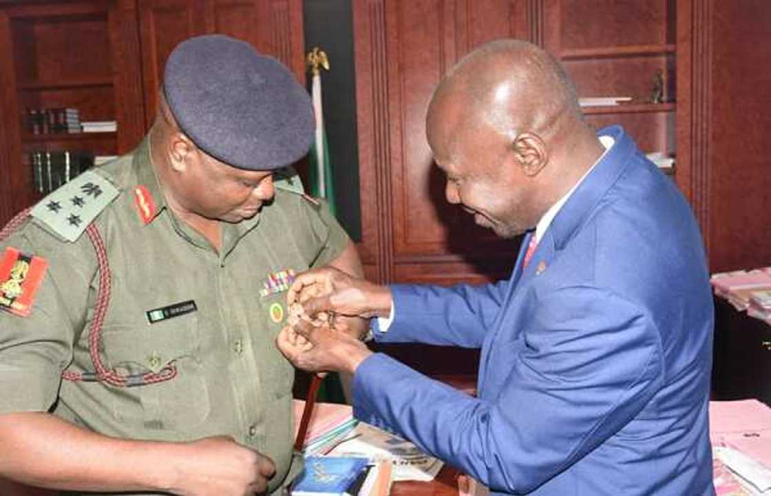 Babu yadda Magu zai iya awon gaba da kudin da EFCC ta karbe – inji Lauyansa Babu yadda Magu zai iya awon gaba da kudin da EFCC ta karbe – inji Lauyansa