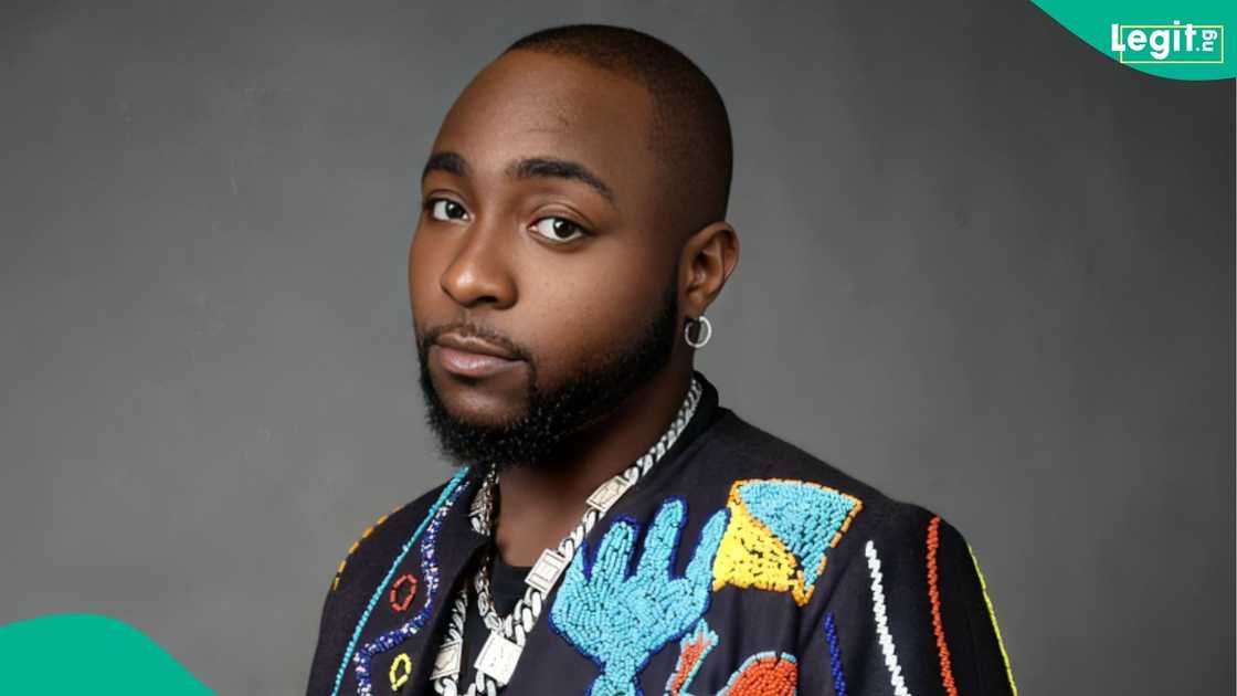 Davrel kneels before Davido as the Afrobeats star accepts his apology and forgives him on behalf of 30BG
