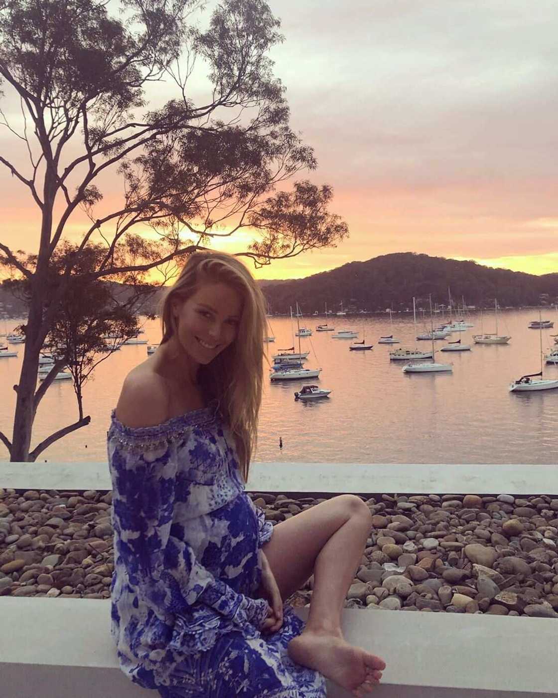How old is Jennifer Hawkins How old is Jennifer Hawkins