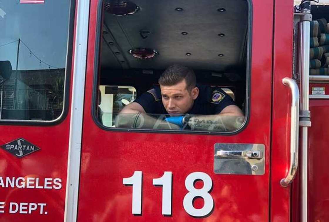 Oliver Stark Oliver Stark