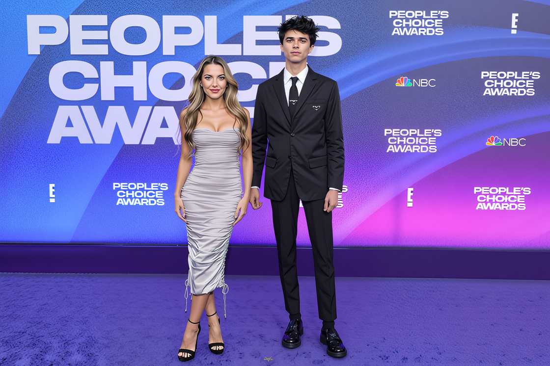 Lexi Rivera and Brent Rivera poses at the 2022 People's Choice Awards Lexi Rivera and Brent Rivera poses at the 2022 People's Choice Awards