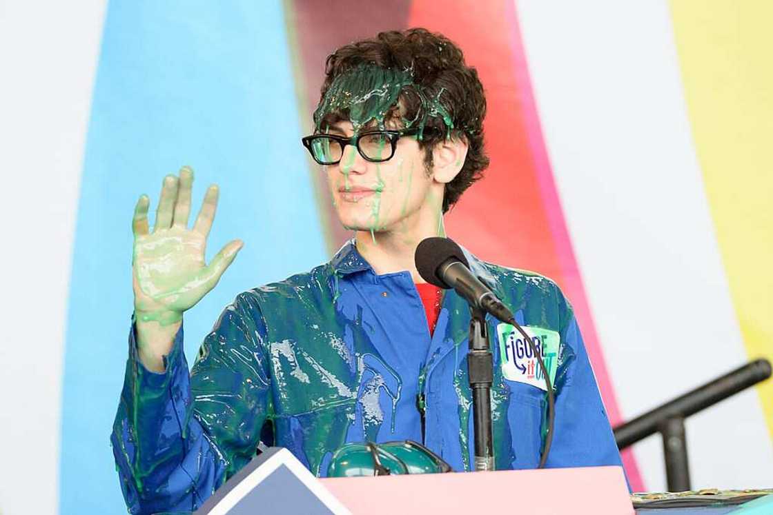 Is Matt Bennett gay