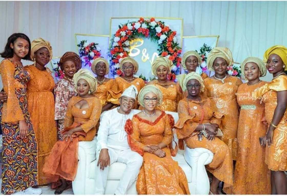 Hotunan auren bazawara mai shekaru 50 da bazawari mai shekaru 60 sun kayatar Hotunan auren bazawara mai shekaru 50 da bazawari mai shekaru 60 sun kayatar