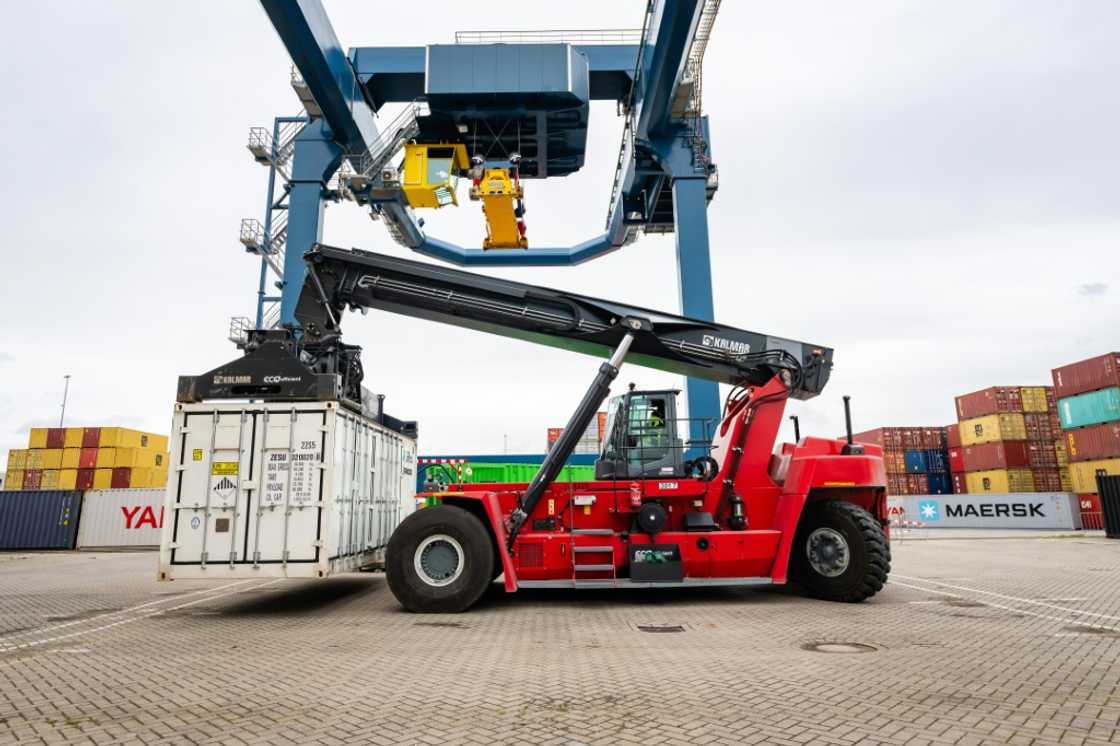 The batteries weigh 30 tonnes The batteries weigh 30 tonnes