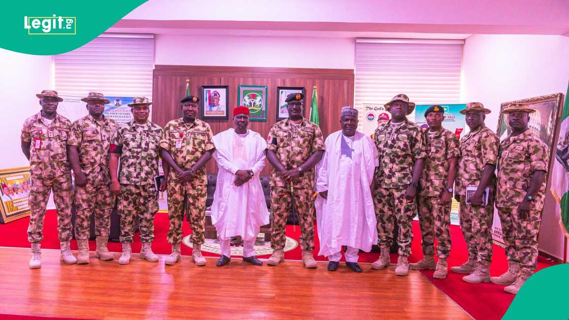 Securit: Maj. Gen. Eyitayo Oyinlola visits Gov Fintiri in Yola