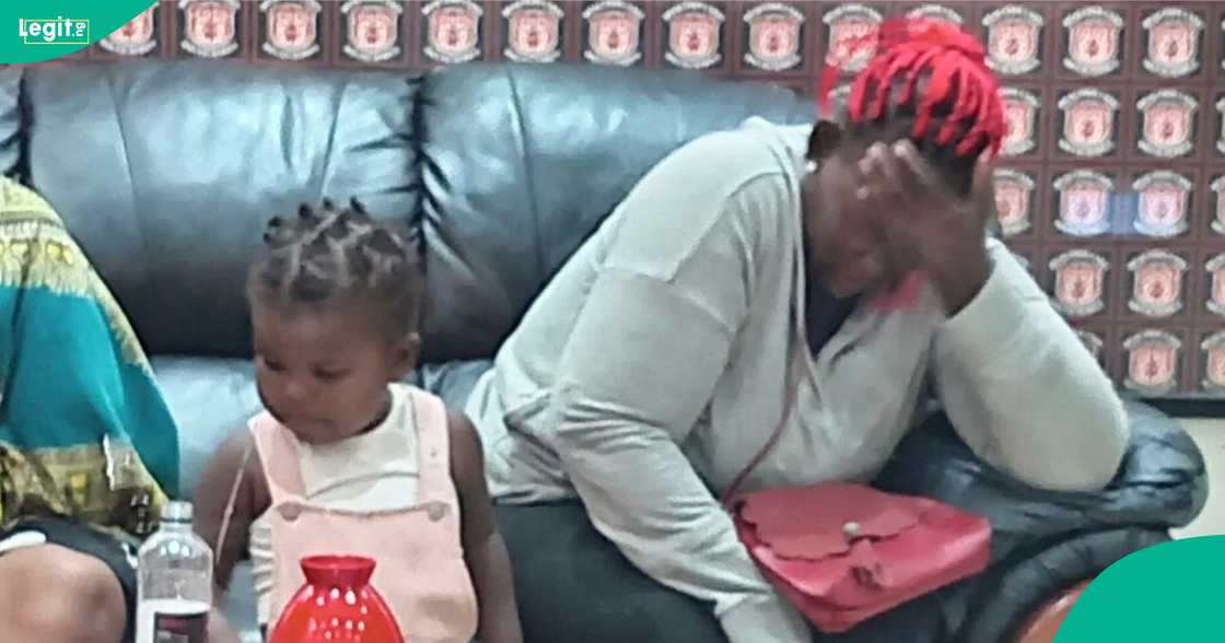 A mother abandons her 2-year-old daughter and follows her new boyfriend to negotiate her bride price A mother abandons her 2-year-old daughter and follows her new boyfriend to negotiate her bride price